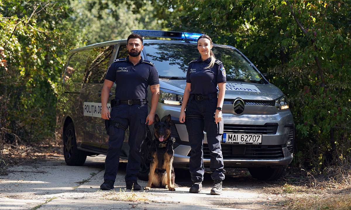 Sute de cetățeni moldoveni cu dublă cetățenie, lăsați fără buletinele românești în vamă