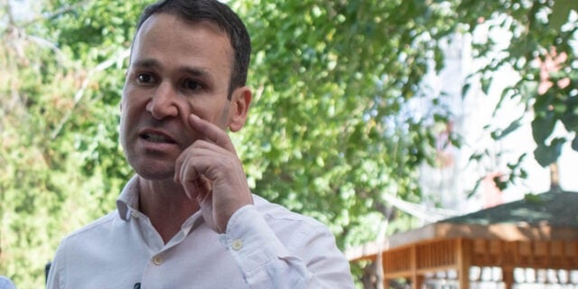 VIDEO Robert Negoiţă cere reorganizarea administrației publice locale: ”Noi avem voie să angajăm 855 de oameni. Avem 240 și vă spun că suntem supradimensionați” / Schemele de personal sunt încărcate cu ”rubedenii și colegi de partid”