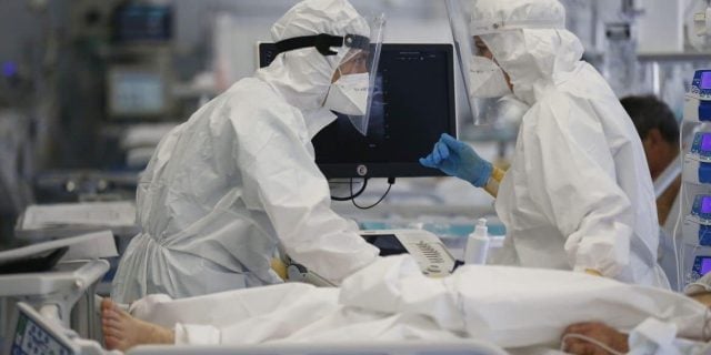 Ministrul Sănătăţii, mesaj către personalul ATI: Renunţaţi la verighetă sau plecaţi din ATI! Pentru că acea verighetă poate omorî un om