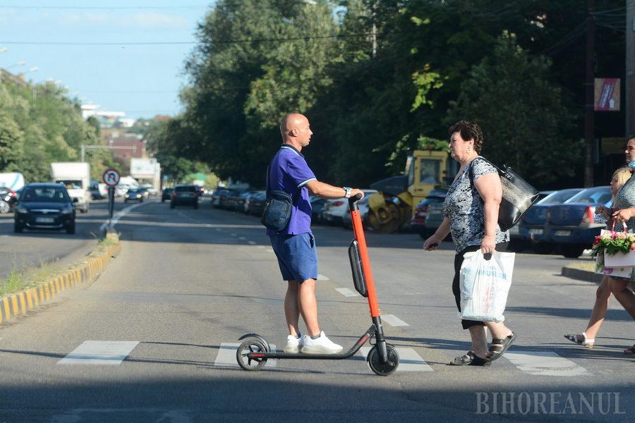 Nu s-a învățat minte: Un trotinetist din Iași, la al doilea accident grav și a doua fractură după ce a ignorat din nou regulile de circulație.