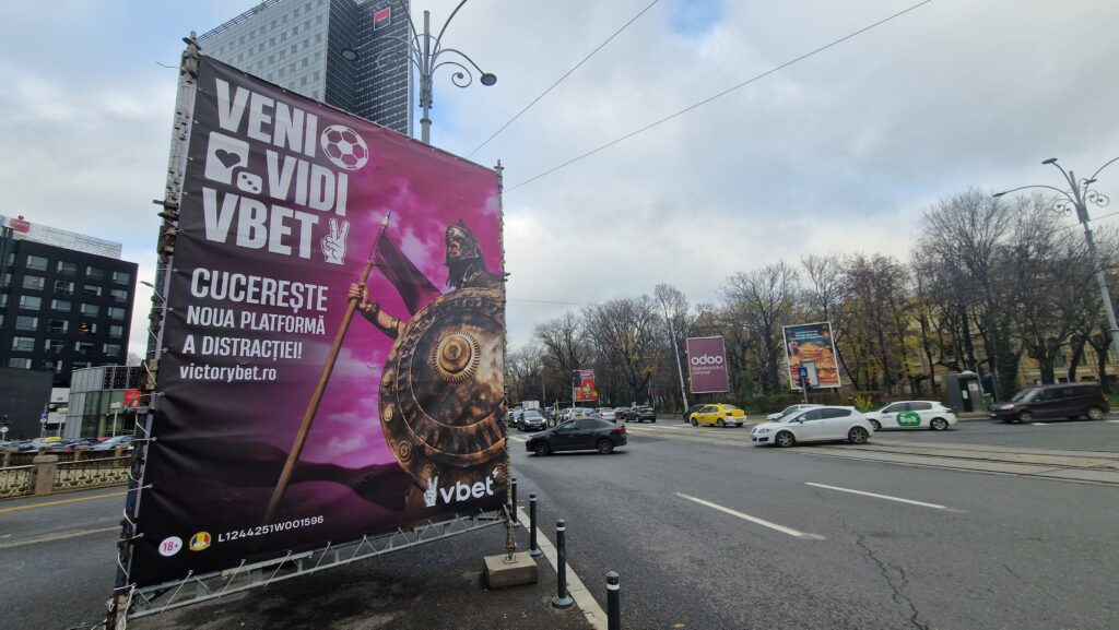 Caracatița panourilor ilegale din București: Bani negri pe spațiul public și ani de blocaj, la primărie. Cum oprim abuzul?