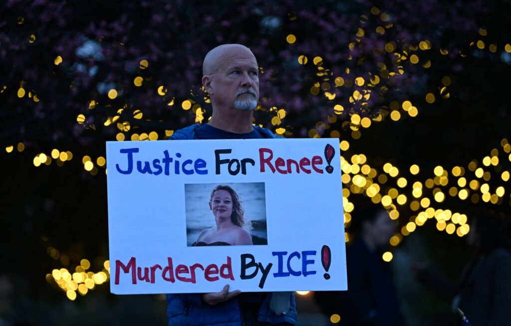 De ce a sărit Trump în ajutorul unui agent ICE care a omorât o femeie? Republicanii se distanțează de președinte