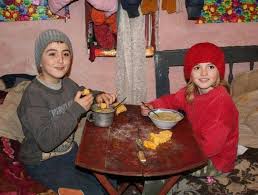 Normalizarea sărăciei – când „descurcăreala” devine politică publică